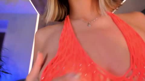 Snapshot of melissamoore_ chatting on October 15, 3:21 am Call me Meli online show from October 15, 3:21 am
