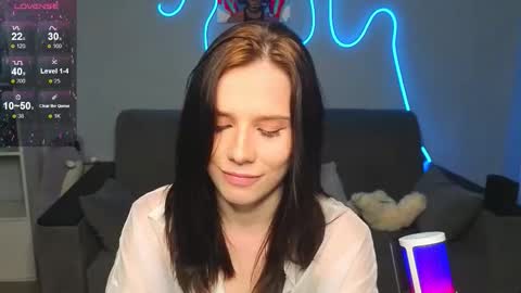 mellhyees online show from March 14, 6:01 pm