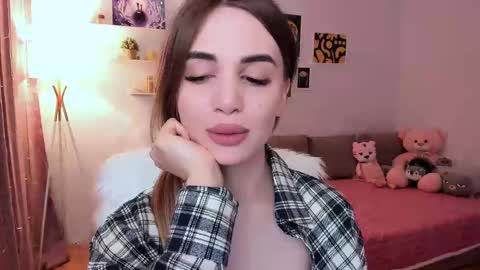 Tessa online show from March 6, 9:31 pm