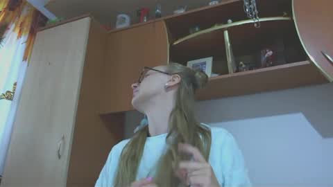 Melly online show from February 17, 7:37 am