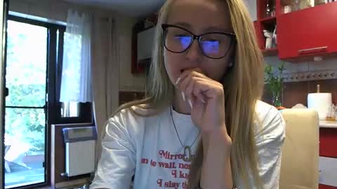 Melly online show from September 22, 6:50 am