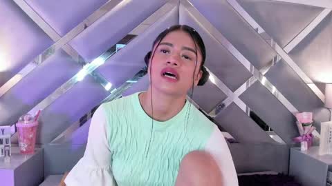 mel  online show from March 23, 7:08 pm