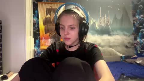 Hi Im Aria 18 years old online show from November 3, 5:25 pm