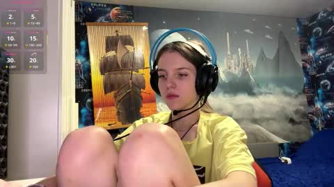 Hi Im Aria 18 years old online show from December 15, 3:41 pm