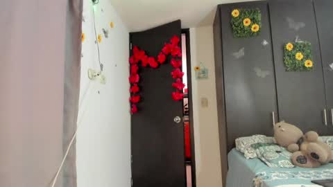 Princess Mensia online show from May 7, 1:29 pm