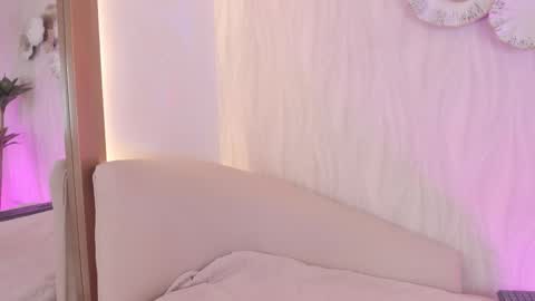   online show from November 28, 8:05 pm