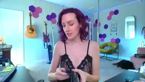 Snapshot of meredithbae chatting on February 24, 9:41 pm Meredith Bae online show from February 24, 9:41 pm