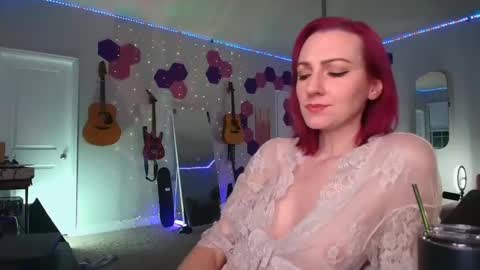 Snapshot of meredithbae chatting on January 8, 5:16 am Meredith Bae online show from January 8, 5:16 am