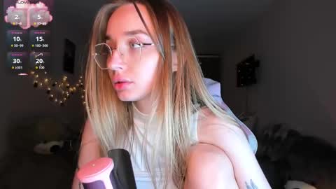 Sara online show from October 2, 7:45 pm