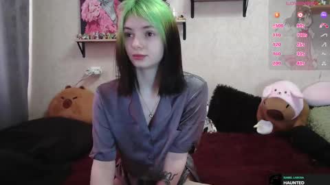 Snapshot of mevis_li chatting on October 5, 3:04 am Mavis online show from October 5, 3:04 am