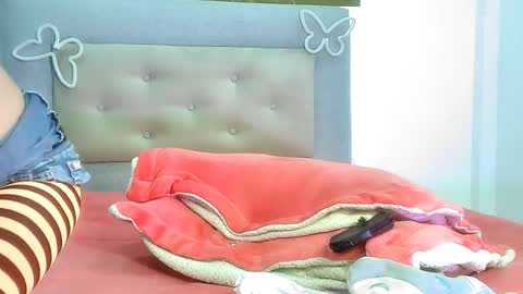 mew_alix online show from February 9, 2:10 pm