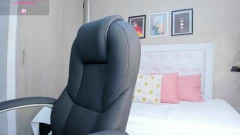 Snapshot of mhonikabelucci__1 chatting on October 6, 12:34 pm Mhonika online show from October 6, 12:34 pm