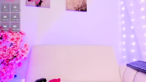 Mia online show from April 18, 7:58 pm