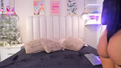 mia__bailey_ online show from May 27, 3:03 am