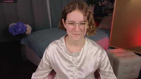 mia__mooore online show from February 13, 2:20 pm