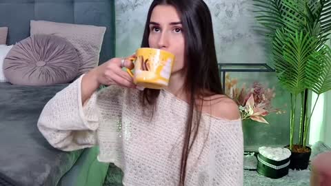 Freya Allen online show from December 12, 10:09 pm