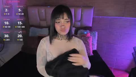 Mia online show from May 24, 5:25 am
