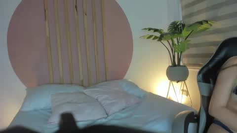 M I A  online show from October 17, 7:40 pm