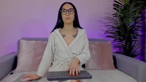 Sarah Luna online show from May 17, 12:58 pm
