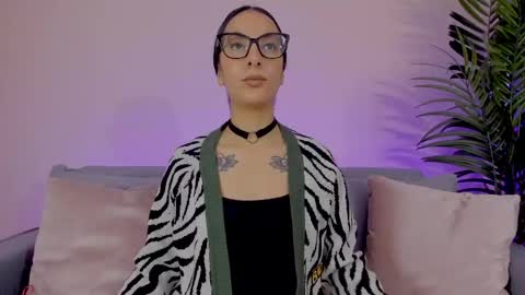 Sarah Luna online show from May 22, 1:29 pm