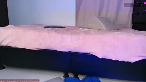 Mia online show from November 29, 2:19 am