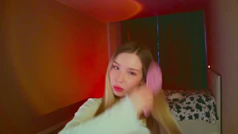 Mia online show from February 10, 6:31 am