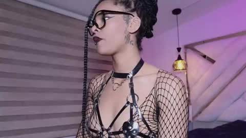 Mia online show from March 22, 8:29 am