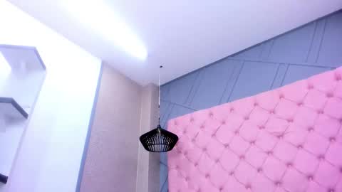 Mia online show from February 8, 12:52 pm