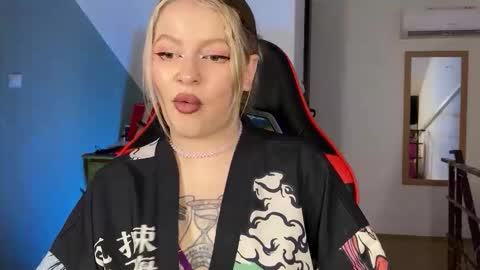 Snapshot of mia_kamp chatting on September 20, 3:59 pm Mia online show from September 20, 3:59 pm