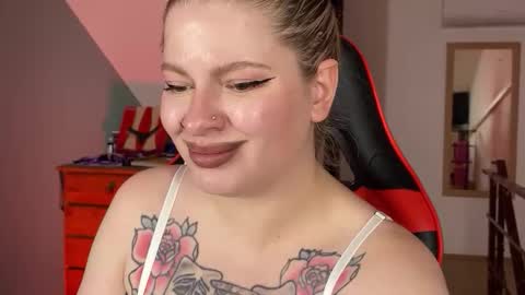 Snapshot of mia_kamp chatting on October 16, 7:02 pm Mia online show from October 16, 7:02 pm