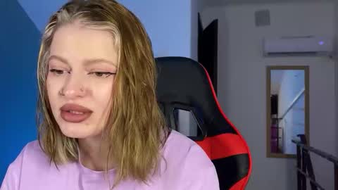 Snapshot of mia_kamp chatting on September 14, 3:13 pm Mia online show from September 14, 3:13 pm