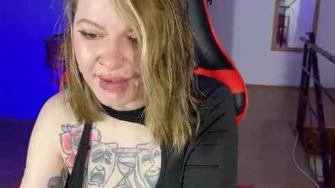 Snapshot of mia_kamp chatting on October 4, 11:41 am Mia online show from October 4, 11:41 am