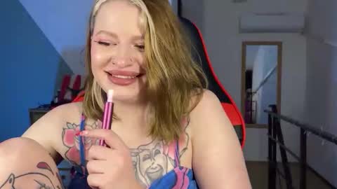 Snapshot of mia_kamp chatting on September 16, 5:05 pm Mia online show from September 16, 5:05 pm