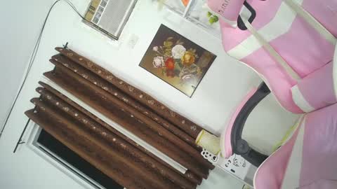 Your Pretty Petite Mia  online show from February 8, 1:58 pm