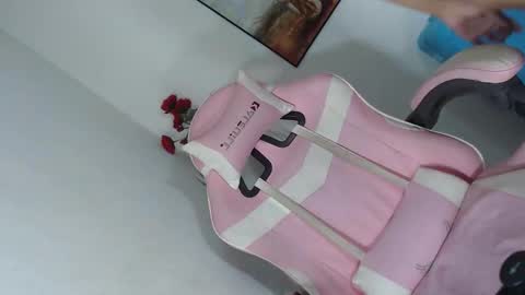 Your Pretty Petite Mia  online show from February 16, 1:04 am