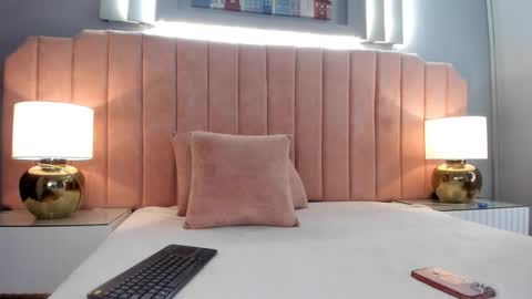 Mia online show from November 25, 2:54 am