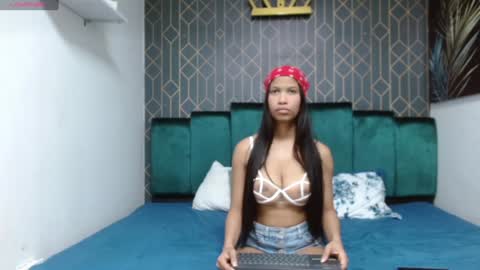 Snapshot of mia_kleim chatting on December 13, 1:15 am MIA KLEIM online show from December 13, 1:15 am