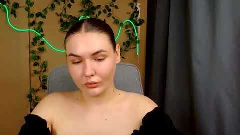 mia_lemm online show from May 14, 7:28 am