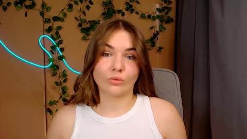 mia_lemm online show from May 12, 6:22 am
