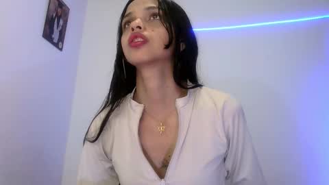 mia lucy 21 online show from September 29, 3:33 pm