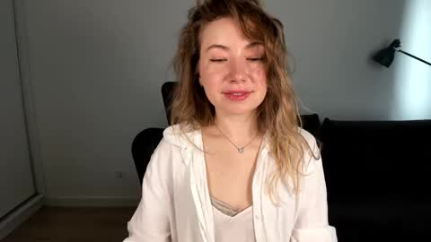 Mia online show from February 16, 8:23 am