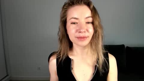 Mia online show from May 14, 7:06 am