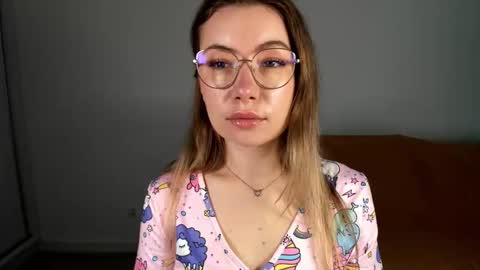 Mia online show from May 13, 6:34 am