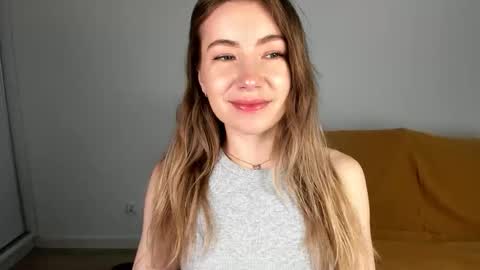 Mia online show from May 17, 1:20 pm