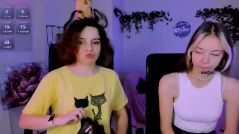 mia_mooon_ online show from July 4, 8:29 am