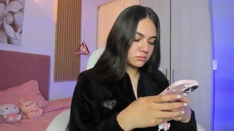 Snapshot of mia_nevaeh chatting on October 21, 8:45 pm Mia Nevaeh - follow me online show from October 21, 8:45 pm