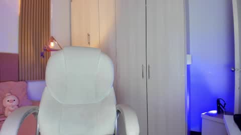 Mia Nevaeh - follow me online show from April 14, 8:34 pm