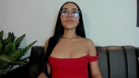 Snapshot of mia_petite72 chatting on September 10, 10:55 pm mia_petite72 online show from September 10, 10:55 pm