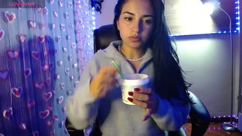 Snapshot of mia_petitebaby chatting on February 3, 10:11 pm  Ma  online show from February 3, 10:11 pm