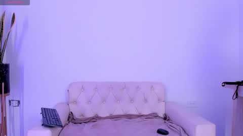 mia online show from February 19, 5:17 am